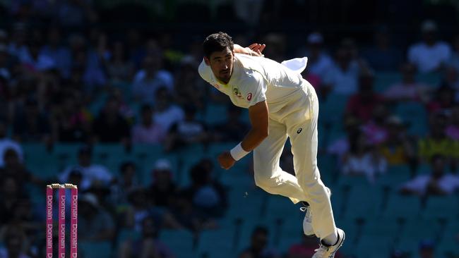 Mitchell Starc had an unhappy series. (AAP Image/Dan Himbrechts) 