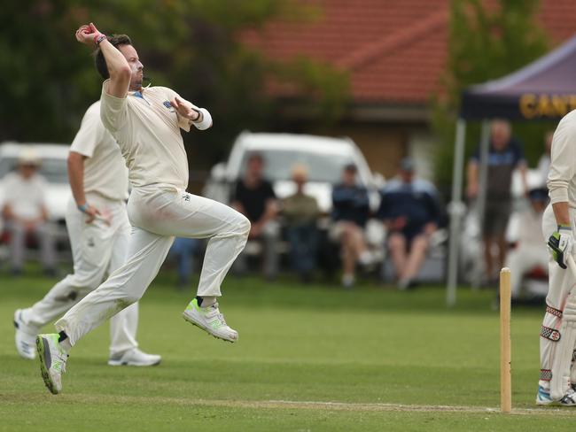 Canterbury paceman Steve Duckworth goes at Mont Albert. Picture: Stuart Milligan