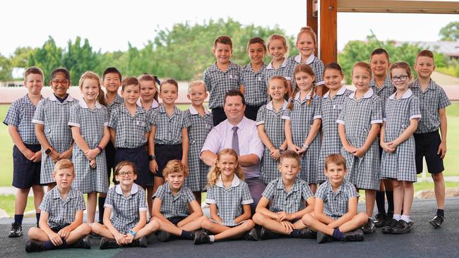 Coomera Anglican College teacher Michael Henderson with his class. Photo: Supplied.