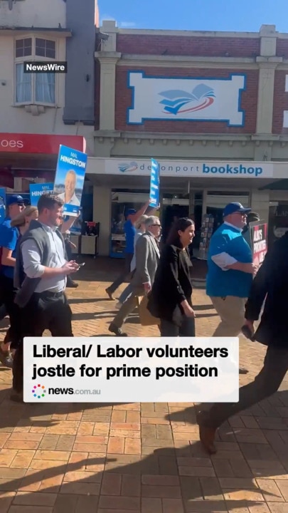 Liberal & Labor volunteers jostle for prime position