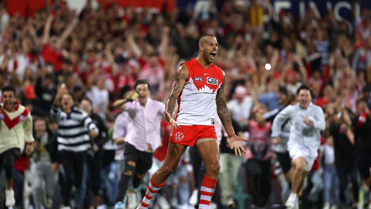 Sydney's Lance Franklin kicks his 1000th AFL career. Photo by Phil Hillyard.