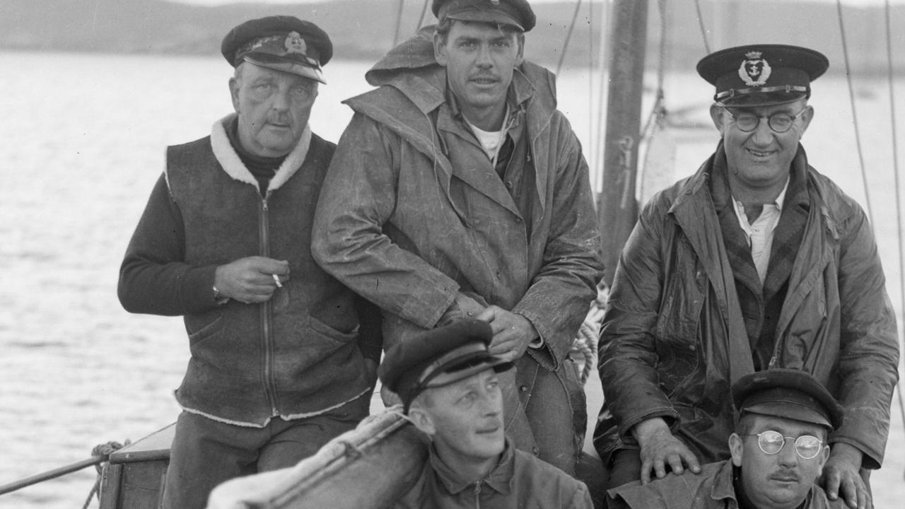 The crew of Wayfarer, the final boat to finish the inaugural Sydney to Hobart Yacht Race in 1945-46.