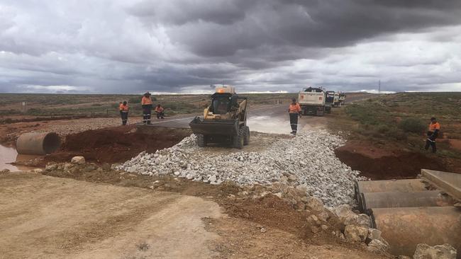 Under repar: Olympic Dam Highway repairs Picture: Roxby Council