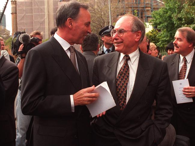 Were past prime ministers Paul Keating and John Howard men of the people?