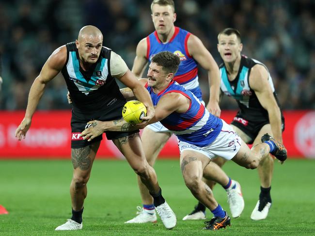 Liberatore pressures Sam Powell-Pepper, as the Bulldogs midfielder scored the perfect 10 votes from the coaches. Picture: Sarah Reed/AFL Photos via Getty Images