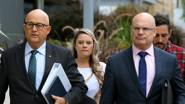 Amy Crisp (centre) (AAP Image/David Clark)