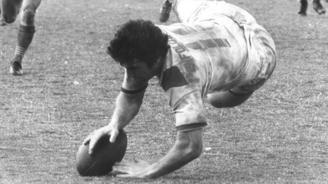 Robert Stone dives over for try during 1977 St George v Parramatta grand final replay.