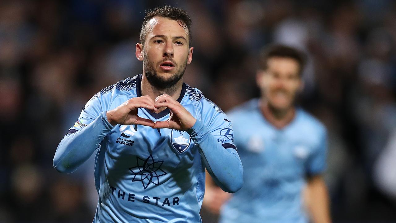 Adam Le Fondre has been offering glowing reviews of the A-League to his former English teammates.