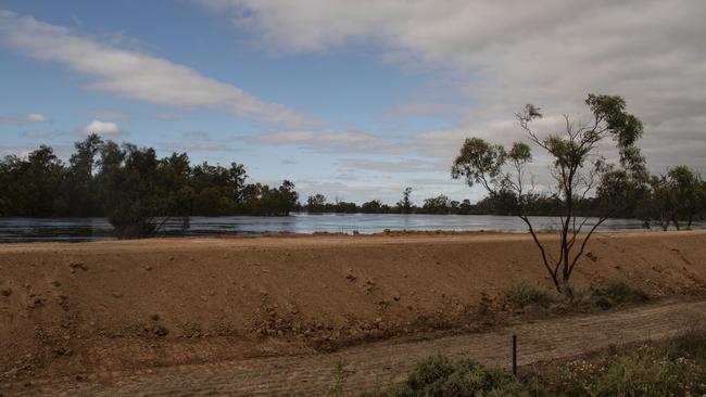 Mildura prepares for flooding by building levies all across town. Photos: Sam Dirkis