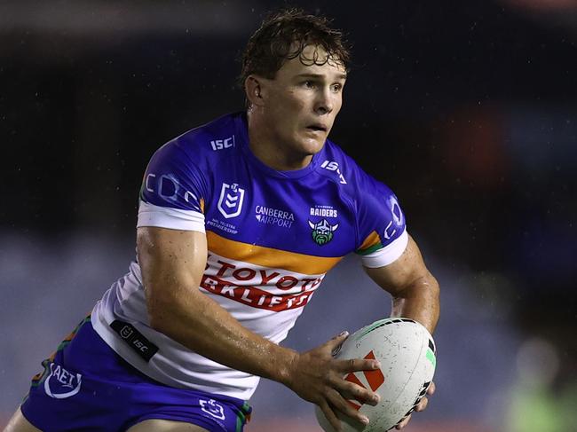 SYDNEY, AUSTRALIA - FEBRUARY 08: Owen Pattie of the Raiders runs the ball during the NRL pre-season match between Penrith Panthers and Canberra Raiders at Sharks Stadium on February 08, 2025 in Sydney, Australia. (Photo by Jason McCawley/Getty Images)