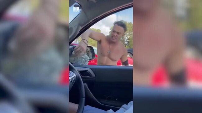 Man attacks car and yells about vaccines (9News)