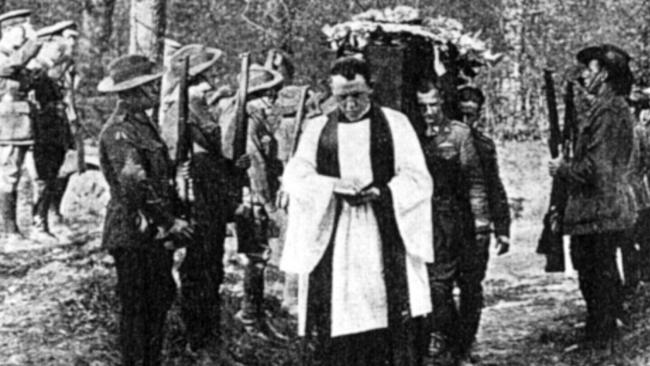 Australian troops form a guard of honour at von Richthofen’s funeral in France during World War I.