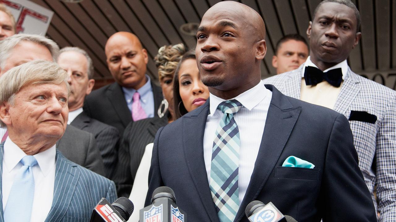 CONROE, TX - NOVEMBER 04: Defense attorney Rusty Hardin, (L) and NFL running back Adrian Peterson of the of the Minnesota Vikings address the media after Peterson plead 