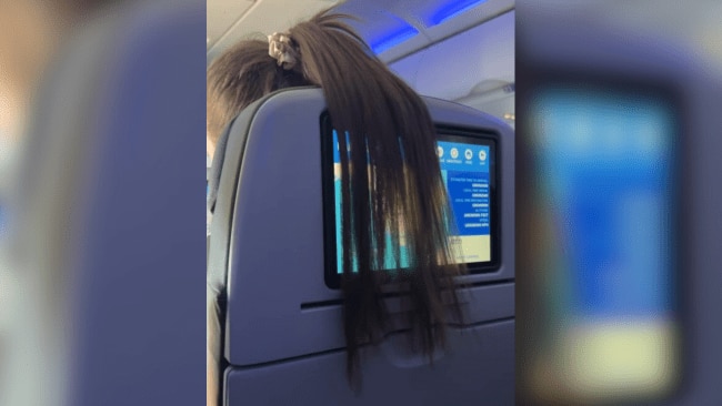 The woman kept covering the screen with her hair. Image: Reddit