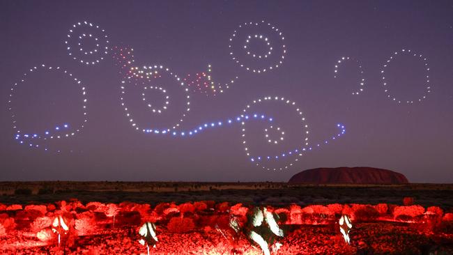 Designed by Canadian-born light artist Bruce Ramus the show is narrated in Pitjantjatjara and Yankunytjatjara and is performed with Uluru in the background.