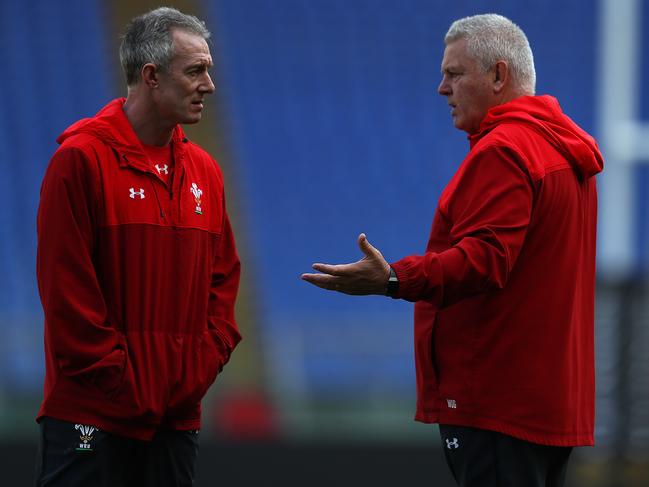 Warren Gatland alongside backs coach Rob Howley.