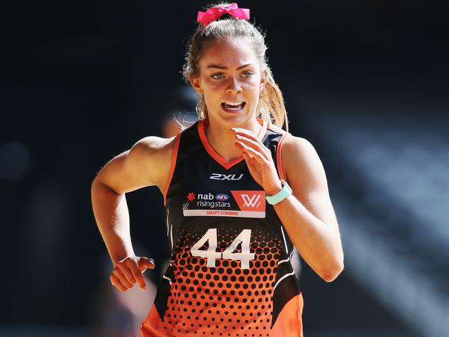 MELBOURNE, AUSTRALIA - OCTOBER 04:  Bridie Kennedy of the Dandenong Stingays takes part in the Yo-Yo run during the AFLW Draft Combine at Etihad Stadium on October 4, 2017 in Melbourne, Australia.  (Photo by Michael Dodge/Getty Images)