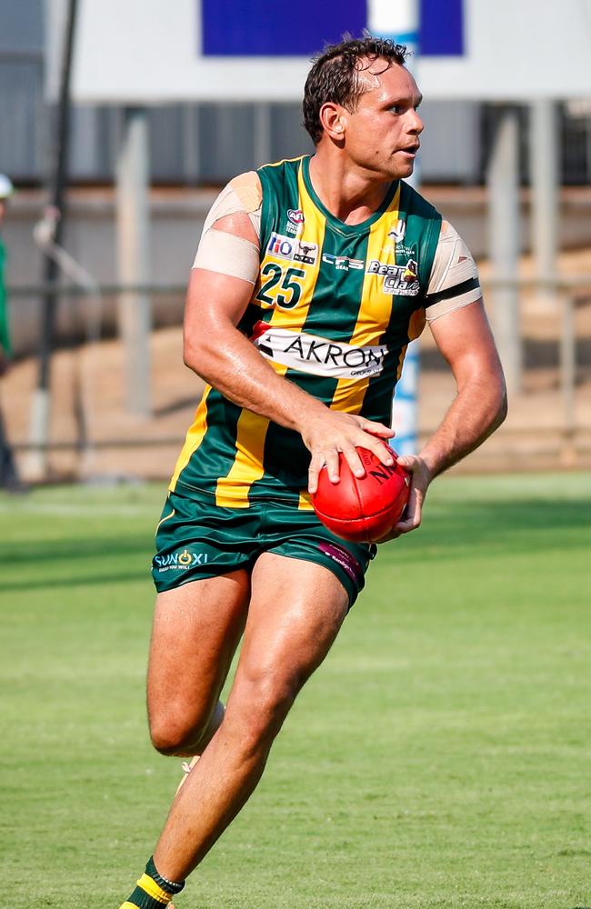 Steven Motlop playing for PINT in the 2023-24 NTFL season. Picture: Celina Whan / AFLNT Media