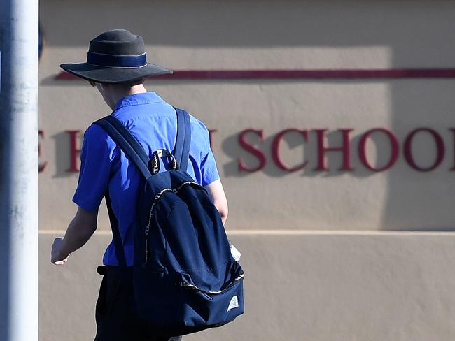 A school student arrives for the first day of face-to-face schooling in Brisbane, Monday, May 11, 2020. Students across Queensland in kindergarten, prep and years one, 11 and 12 will return to the classroom for the first time in weeks after a period of learning from home due to the COVID-19 coronavirus pandemic. (AAP Image/Dan Peled) NO ARCHIVING