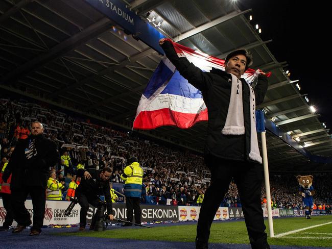 Apichet Srivaddhanaprabha (C) the son of Leicester City's late Thai chairman Vichai Srivaddhanaprabha applauds the fans following the English Premier League football match between Leicester City and Burnley at King Power Stadium in Leicester, central England on November 10, 2018. (Photo by OLI SCARFF / AFP) / RESTRICTED TO EDITORIAL USE. No use with unauthorized audio, video, data, fixture lists, club/league logos or 'live' services. Online in-match use limited to 120 images. An additional 40 images may be used in extra time. No video emulation. Social media in-match use limited to 120 images. An additional 40 images may be used in extra time. No use in betting publications, games or single club/league/player publications. /