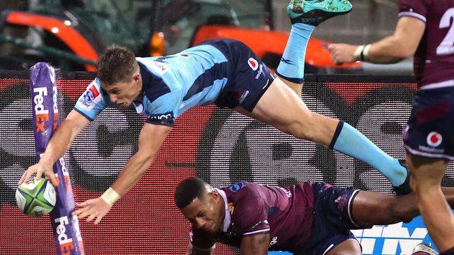 Alex Newsome goes for the spectacular as the Tahs run riot.