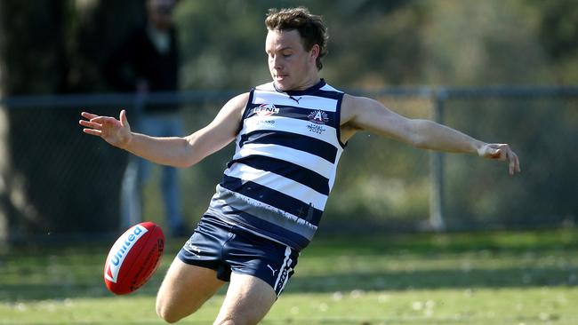 Isaac Barassi get a kick for Doncaster. Picture: Hamish Blair