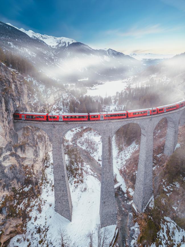 A train over the Landwasser Viaduct in winter with fog; Picture: Shutterstock