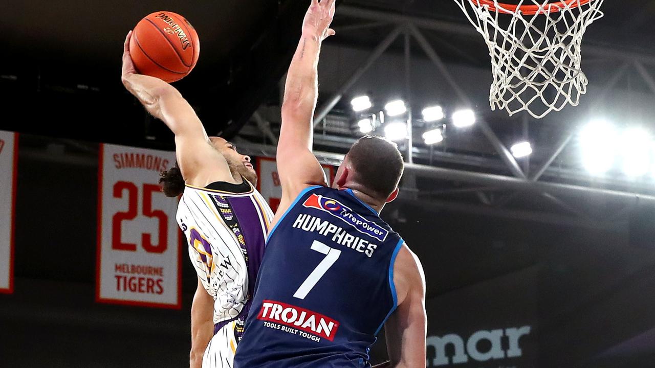 MELBOURNE, AUSTRALIA - OCTOBER 09: Xavier Cooks of the Kings dunks against Isaac Humphries of United during the round two NBL match between Melbourne United and Sydney Kings at John Cain Arena, on October 09, 2022, in Melbourne, Australia. (Photo by Kelly Defina/Getty Images)