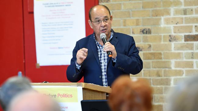 Hornsby Councillor Vince del Gallego speaks at the public forum in Cherrybrook. Pic: AAP Image/Troy Snook