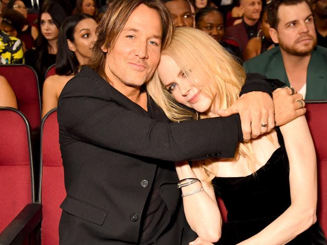 Keith and Nicole packed on the PDA inside the venue. Picture: Jeff Kravitz/AMA2017/FilmMagic for dcp