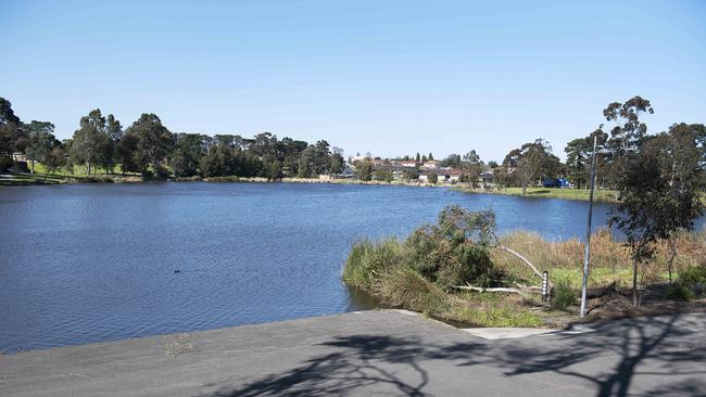 Anglers argue Edwardes Lake is an ‘ideal’ location to introduce recreational fishing. According to the VFA, the lake contains mainly European carp, and some roach, redfin and goldfish. Picture: Ellen Smith