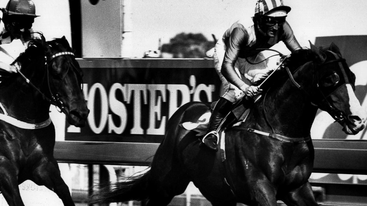 Almaarad (right) defeated Vitalic in the 1989 Caulfield Stakes. Almaarad won the Cox Plate at his next and final start.