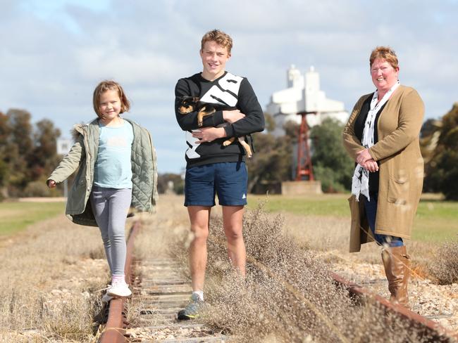 Pinnaroo to get some case studies around the Border restriction changes on the 13th august 2020.Murrayville Community College teacher Sonya Inglis with year 10 student Lenard Pietrse and sister Bernice yr2. Pic Tait Schmaal.