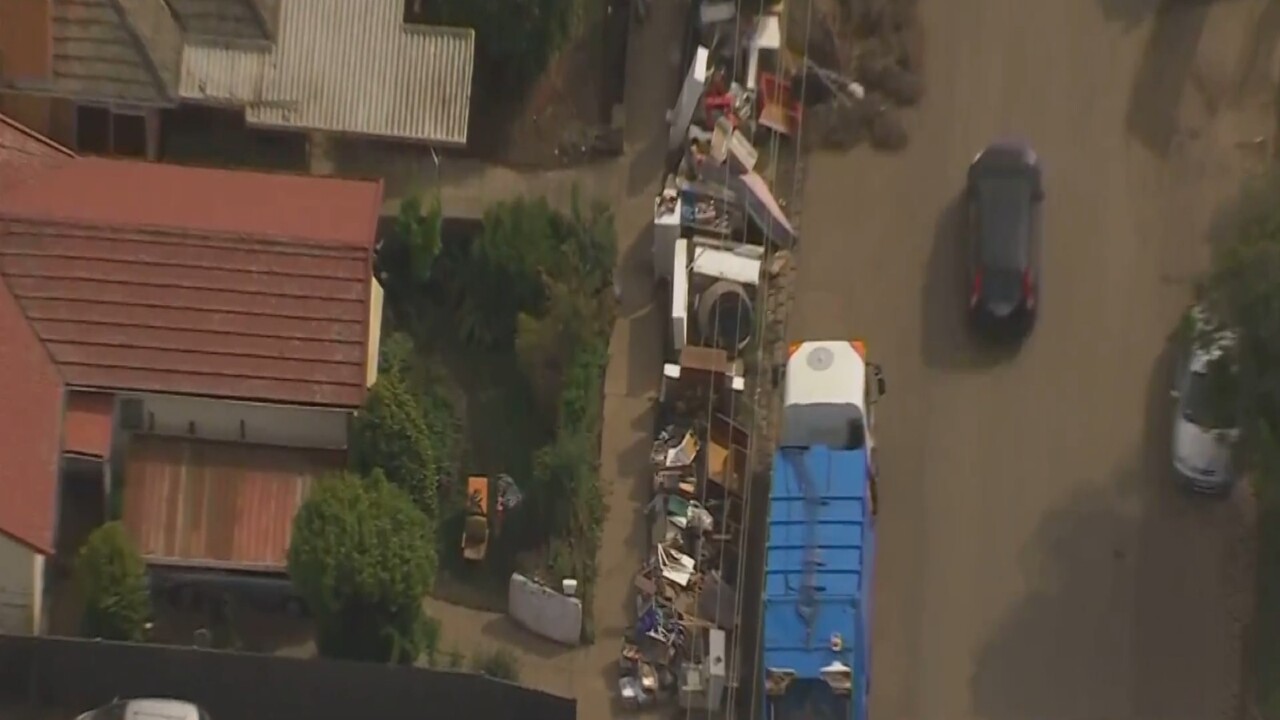 Flood clean-up efforts begin Maribyrnong, Vic