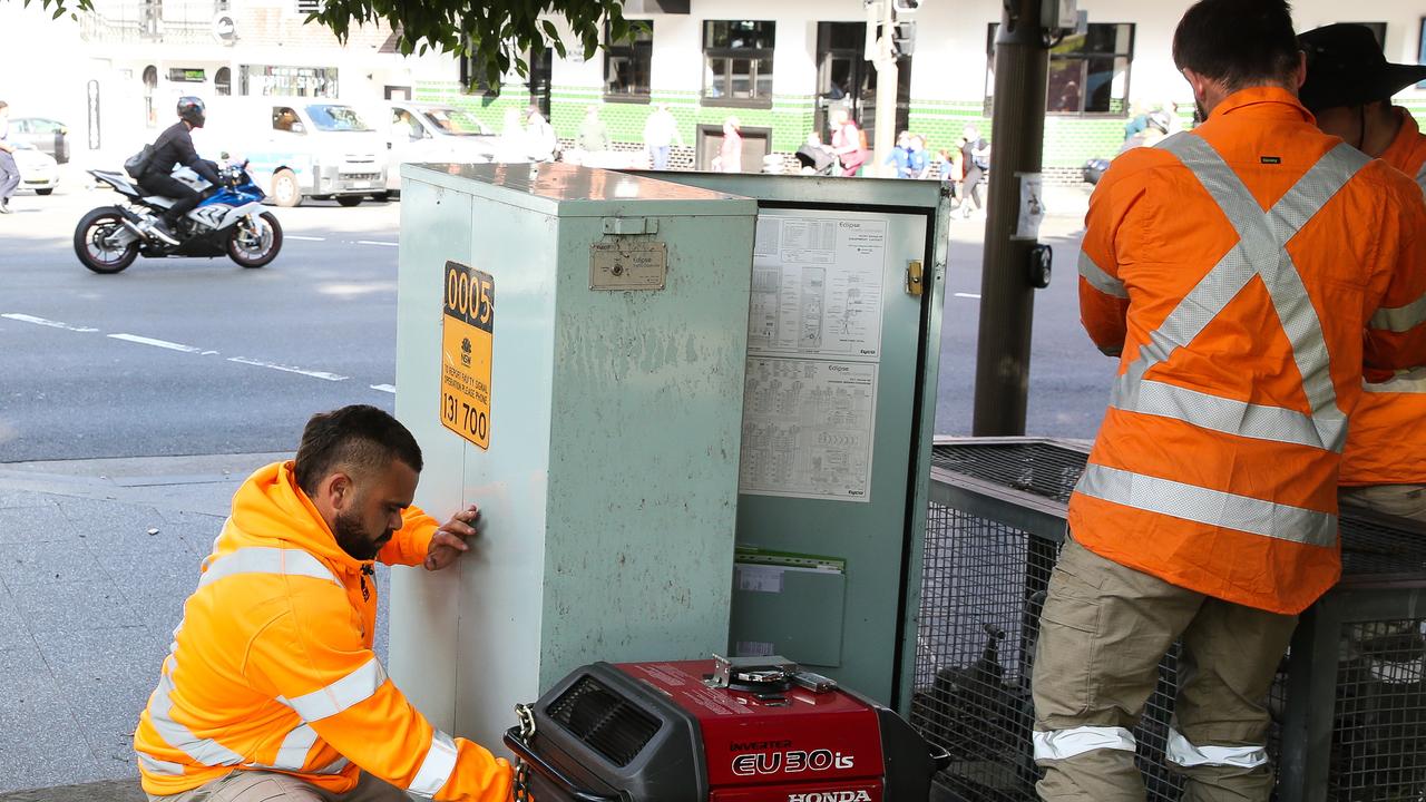 Technicians are seen performing urgent repairs after traffic lights lost power in Sydney’s inner suburbs. Picture: NCA NewsWire / Gaye Gerard