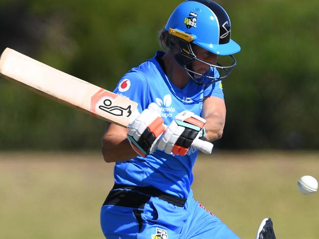 Sophie Devine shone with the bat, knocking together an unbeaten score of 62. Picture: AAP