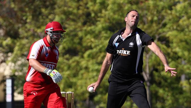 Coburg recruit Ryan Fort thunders in for Brunswick. Picture: Hamish Blair.