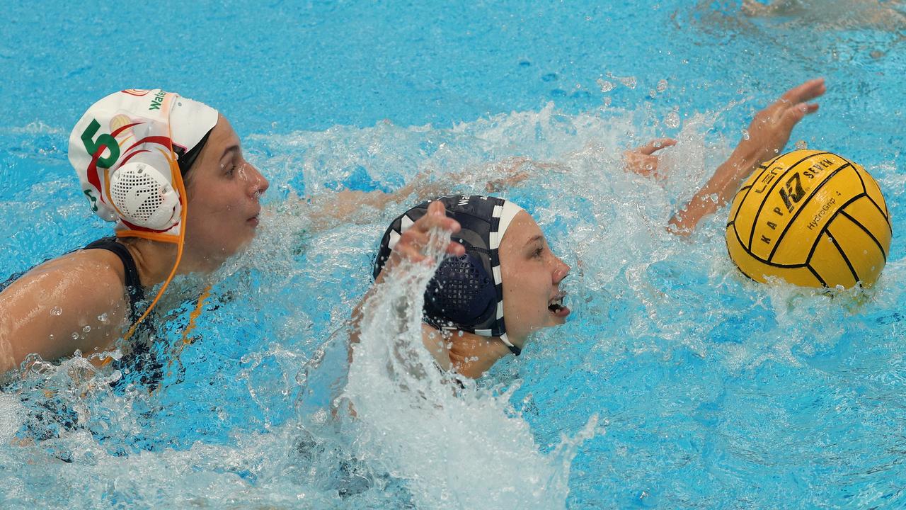 <p>Victoria&rsquo;s Stephanie Jacobson and Emma Mattisson of ACT/Tasmania battle for the ball.</p>