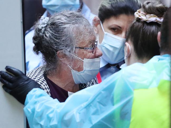 MELBOURNE, AUSTRALIA - NewsWire Photos, NOVEMBER 30, 2021. (ID confirmed) Erica Heddergott, 82 arrives at the Supreme court of Victoria where she is facing charges after pleading guilty to killing her son with an axe. Picture: NCA NewsWire / David Crosling