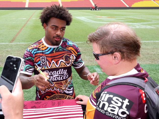 Ezra Mam signs autographs in his Deadly Choices jersey on Monday. Picture: Steve Pohlner