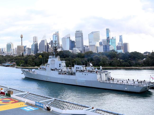 SYDNEY, AUSTRALIA - NewsWire Photos JULY 21, 2023:  HMAS Sydney pictured off HMAS Canberra in Sydney Harbour.Picture: NCA NewsWire / Damian Shaw