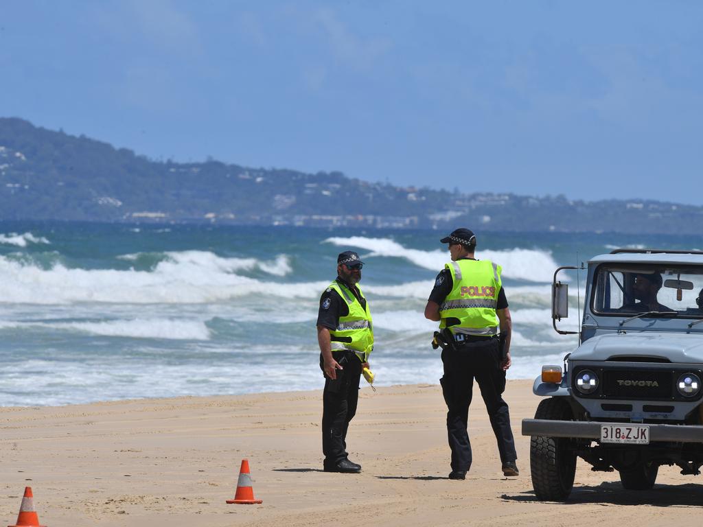 Police officers conducting alcohol, drug and speed tests on drivers at Teewah Beach. Photo: John McCutcheon / Sunshine Coast Daily