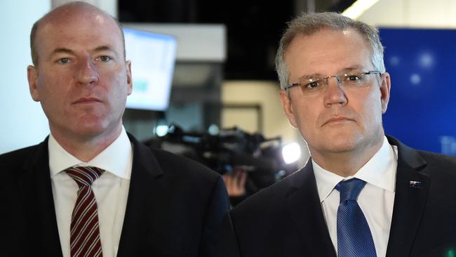 Federal Treasurer Scott Morrison (centre) with Liberal candidate for North Sydney Trent Zimmerman (left) is shown around the Australian Stock Exchange (ASX) Customer Support Centre by ASX CEO Elmer Funke Kupper (right) in Sydney, Thursday, Nov. 19, 2015. (AAP Image/Dean Lewins) NO ARCHIVING