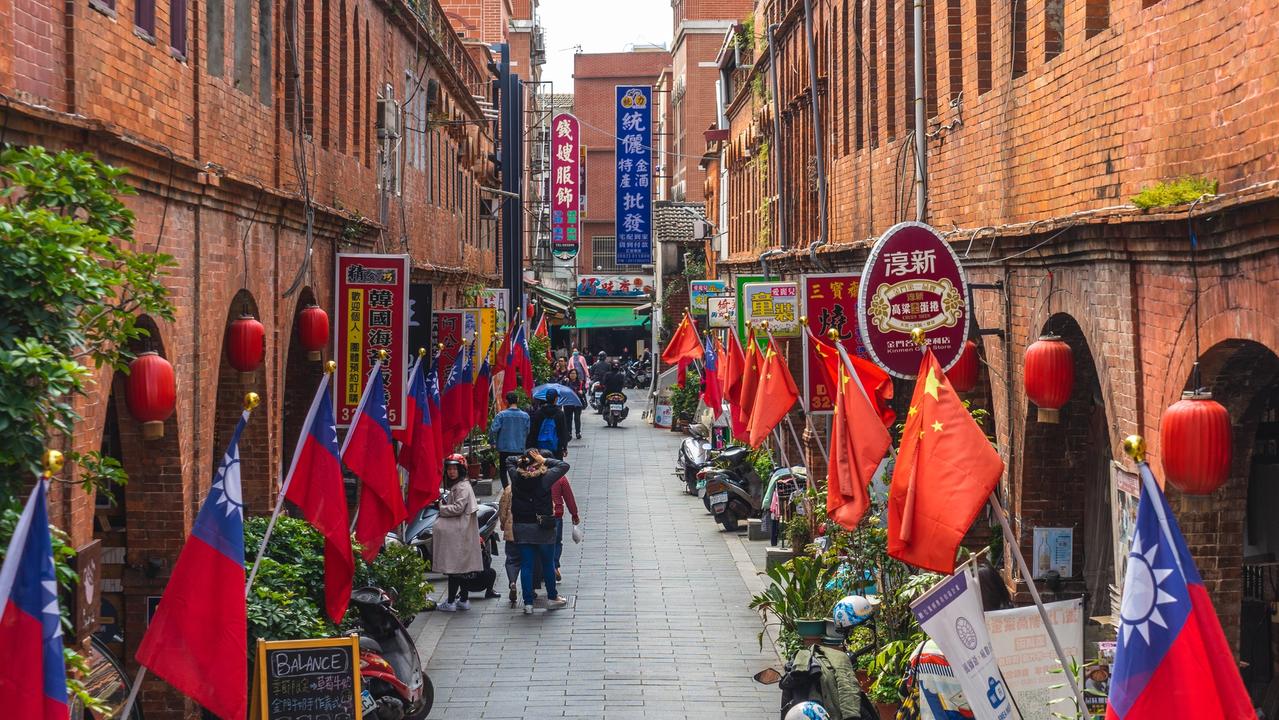 Kinmen has long been a bridge between China and Taiwan as witnessed by both nation’s flags.