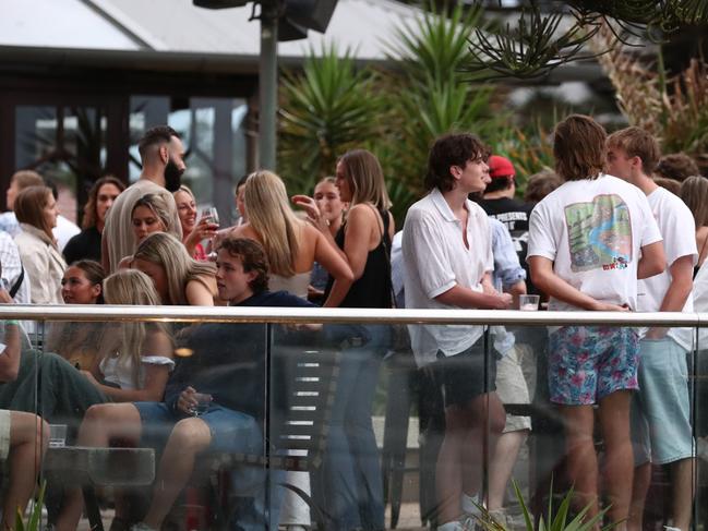 Schoolies  in Byron Bay , New South Wales.Photograph : Jason O'Brien