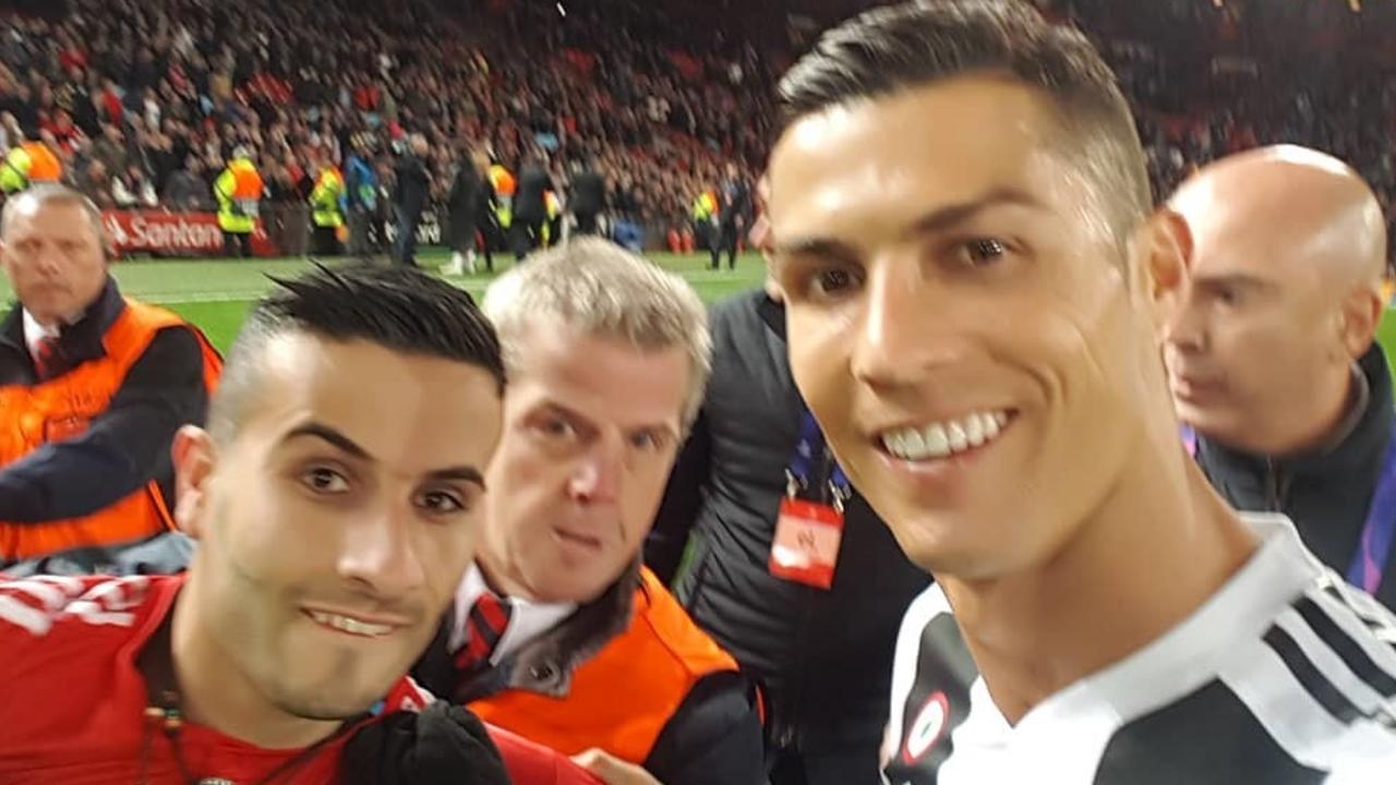 Daily Football — Cristiano Ronaldo takes a selfie with a fan at