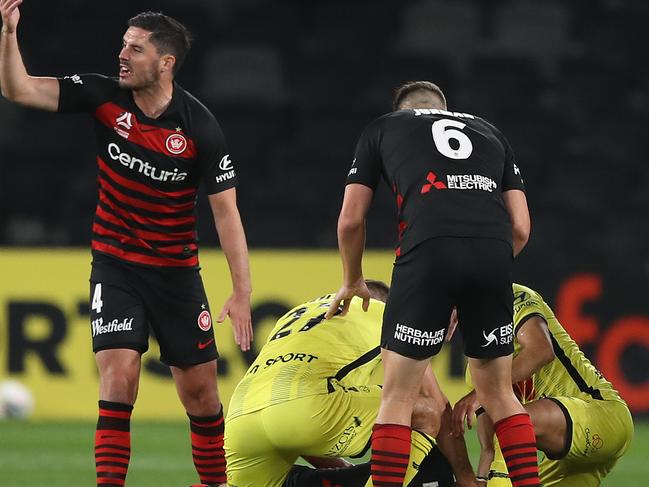 SYDNEY, AUSTRALIA - JULY 31: Nicolai Muller of the Wanderers appears injured during the round 29 A-League match between the Western Sydney Wanderers and the Wellington Phoenix at Bankwest Stadium on July 31, 2020 in Sydney, Australia. (Photo by Mark Kolbe/Getty Images)