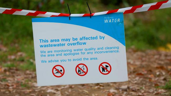 Contamination spill at Subiaco Creek in Rydalmere today. (AAP IMAGE/ Angelo Velardo)