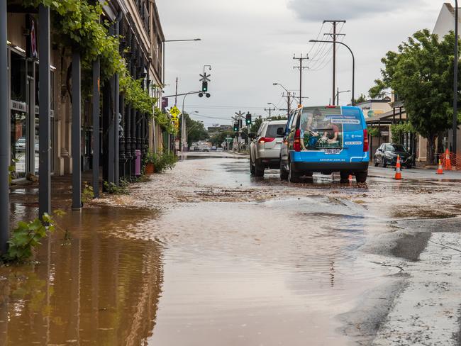 The burst water main on Goodwood Road have brought about traffic restrictions. Picture: MATT LOXTON