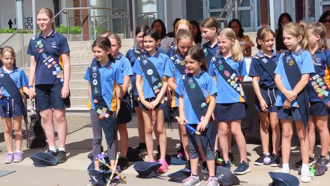 Kingaroy Girl Guides singing the national anthem.